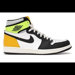 Jordan 1 Retro High WhiteBlackVoltUniversity Gold